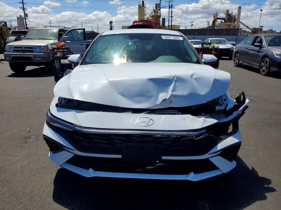 2025 Hyundai Elantra se