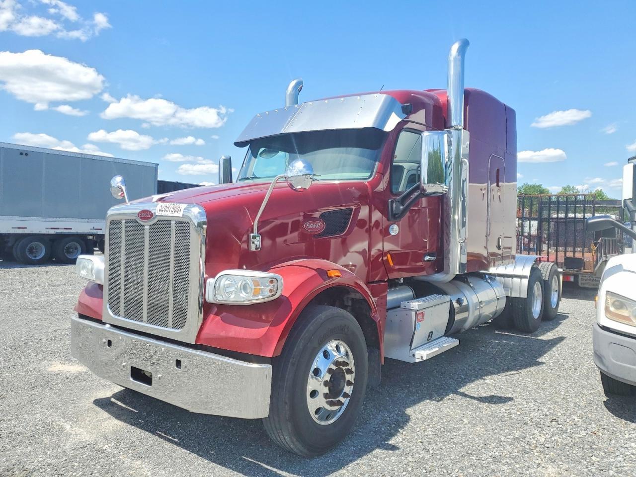 2020 Peterbilt 567 Semi Truck