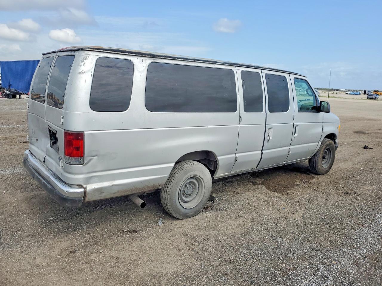 2002 Ford Econoline E350 Super Duty Wagon