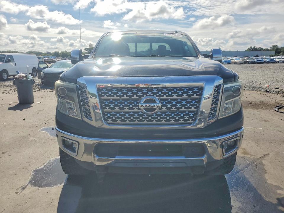 2017 Nissan Titan XD SL