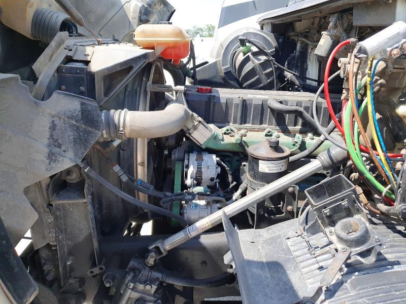 2003 Volv O VHD Grapple Crane Truck
