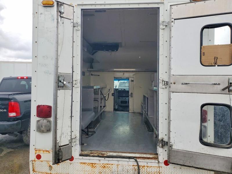 2010 Ford Econoline E350 Super Duty Cutaway Van