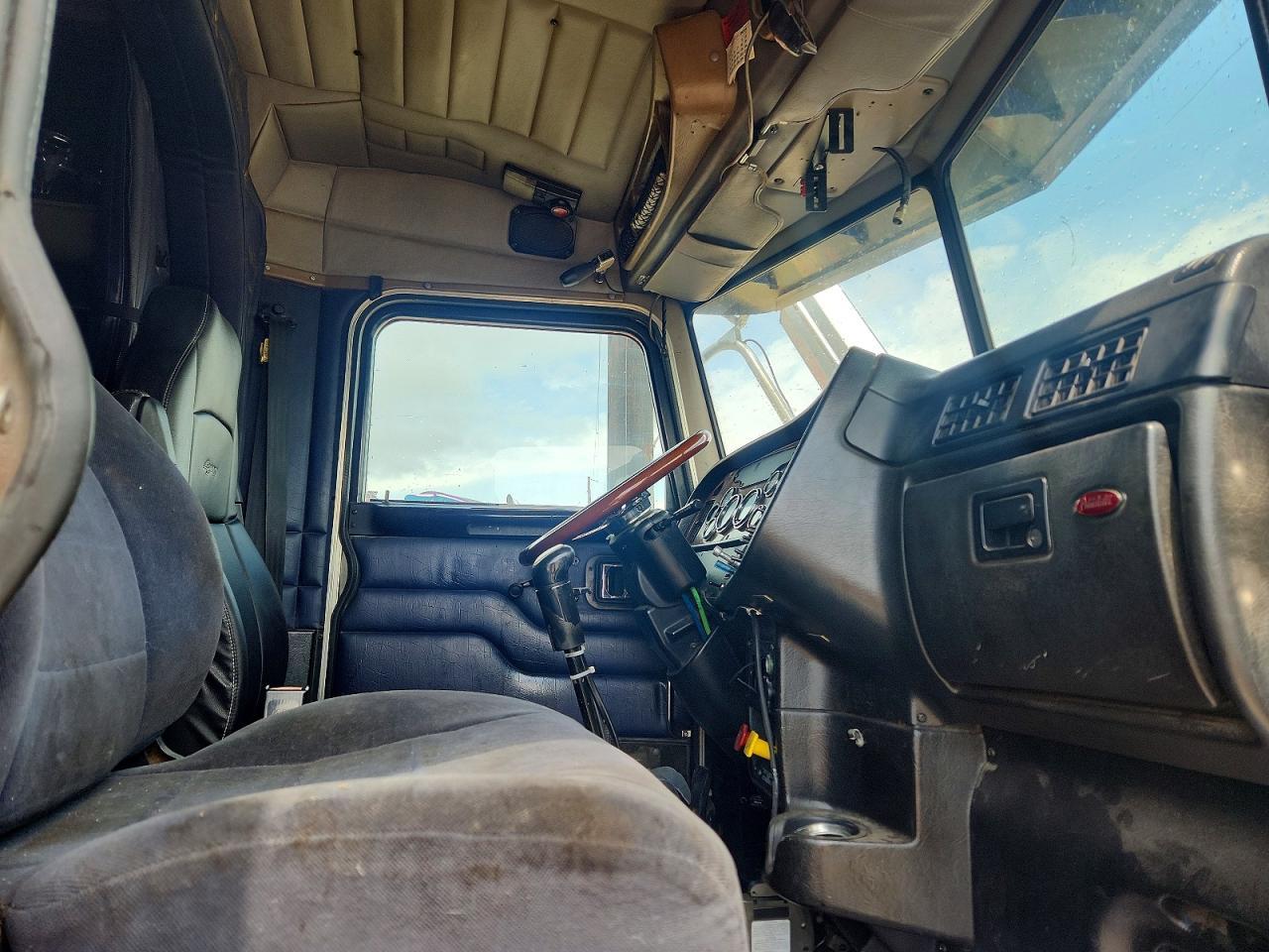 2005 Peterbilt 379 Semi Truck