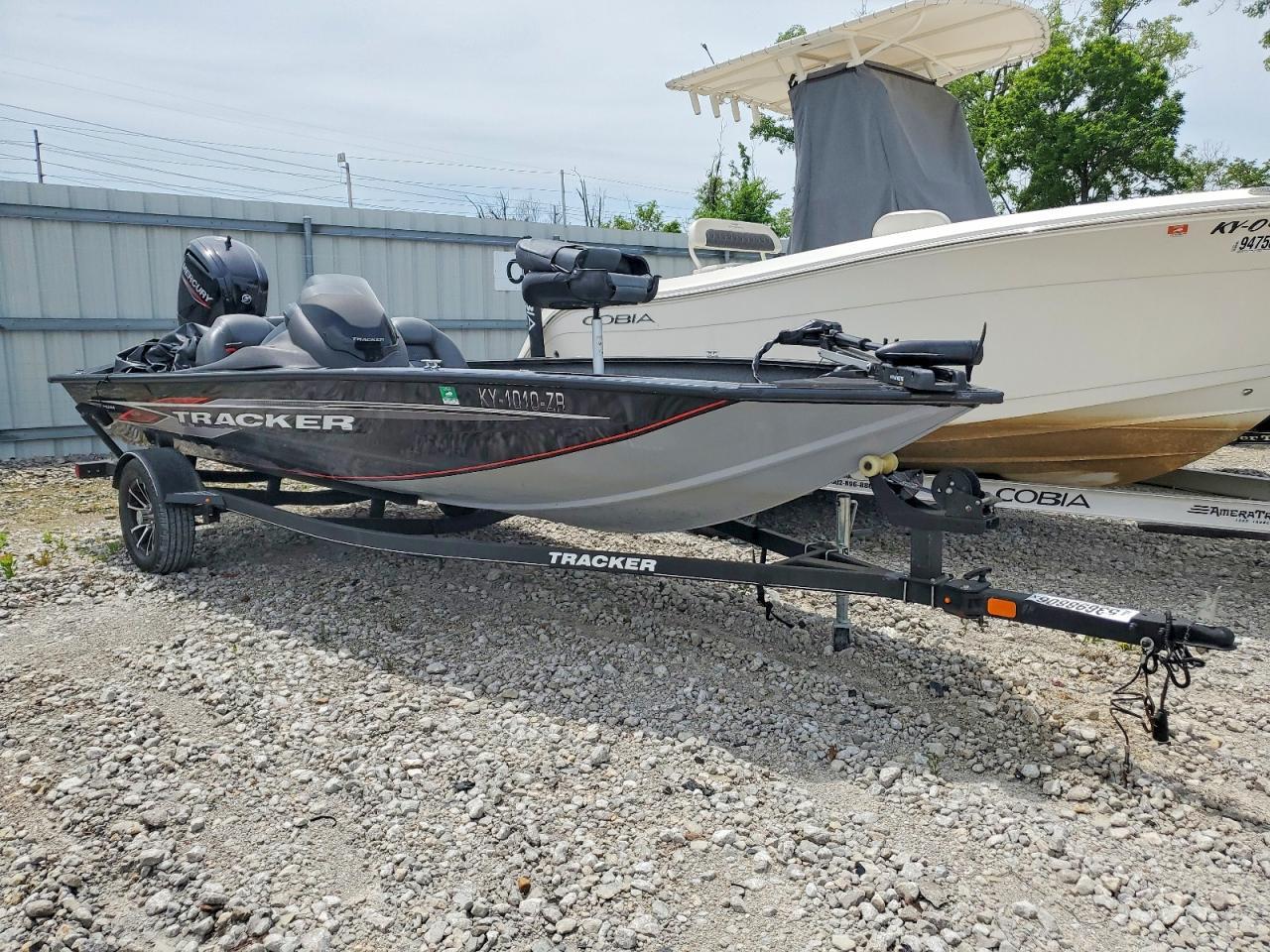 2020 Tracker 17.7 Feet Boat