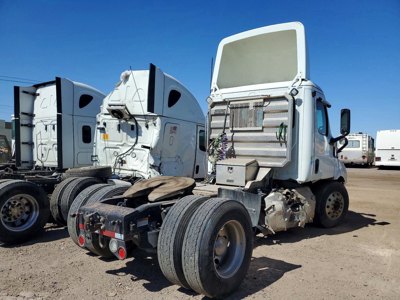 2020 Freightliner Cascadia 116 Semi Truck