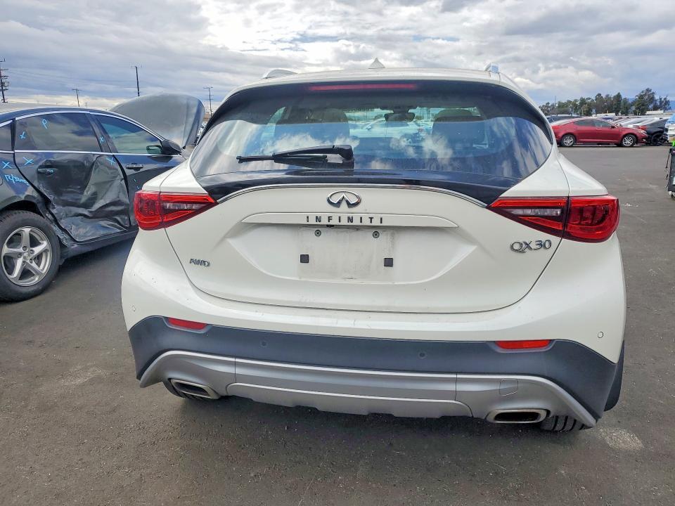 2017 Infiniti Qx30 Premium