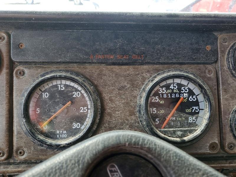 1993 Freigliner 1993 Freightliner FLD112 Semi Truck