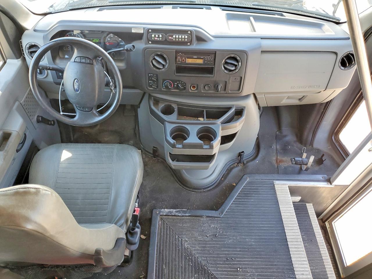 2009 Ford E350 Shuttle Bus