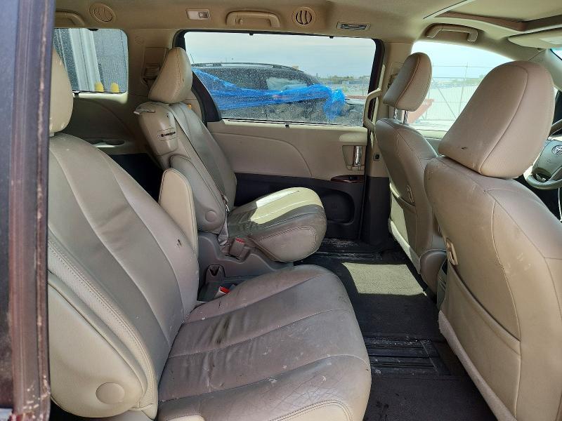 2012 Toyota Sienna xle 8-passenger