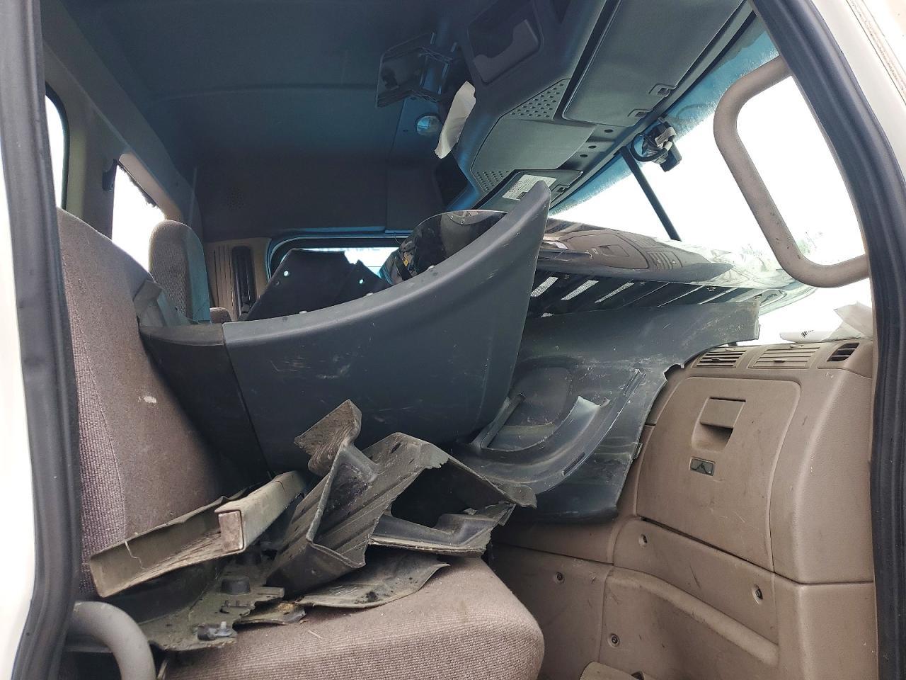 2018 Freigliner 2018 Freightliner Cascadia 113 Semi Truck