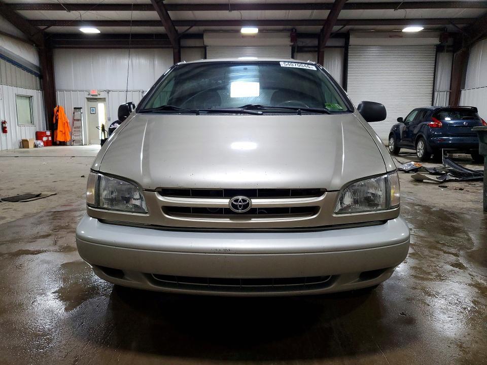2000 Toyota Sienna xle