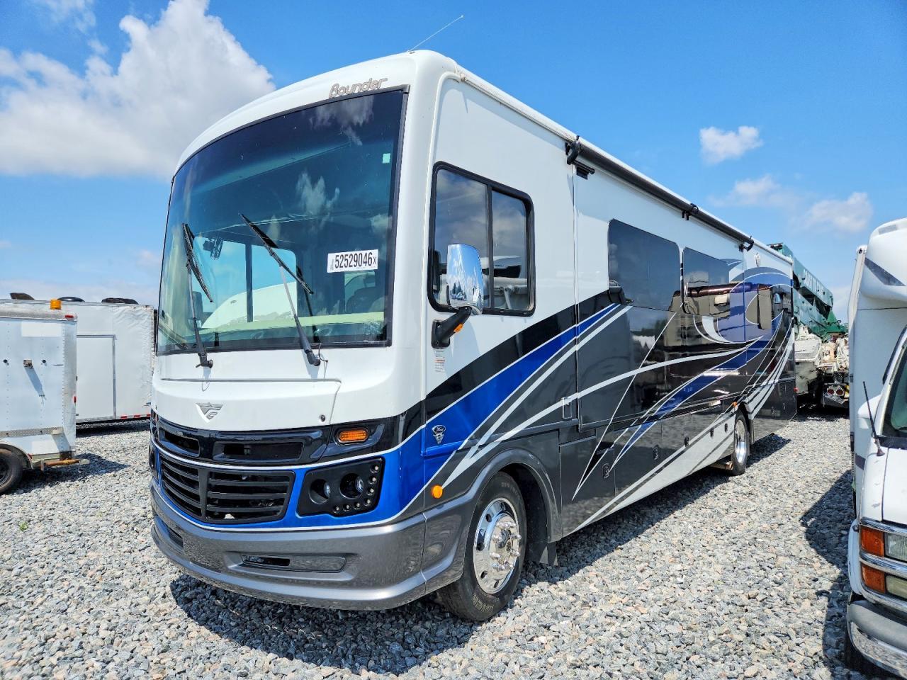 2020 Ford F53-Camper