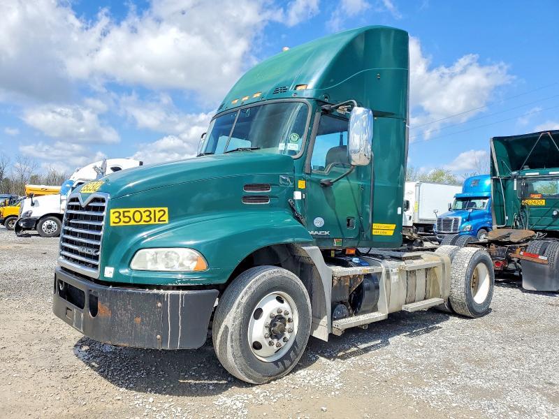 2016 Mack CXU612 Semi Truck