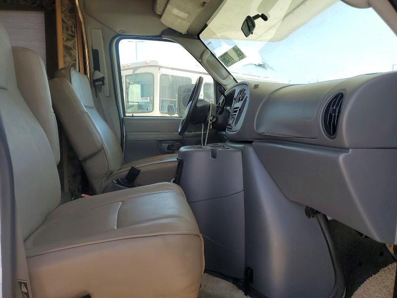 2003 Ford Econoline E450 Super Duty Cutaway Van