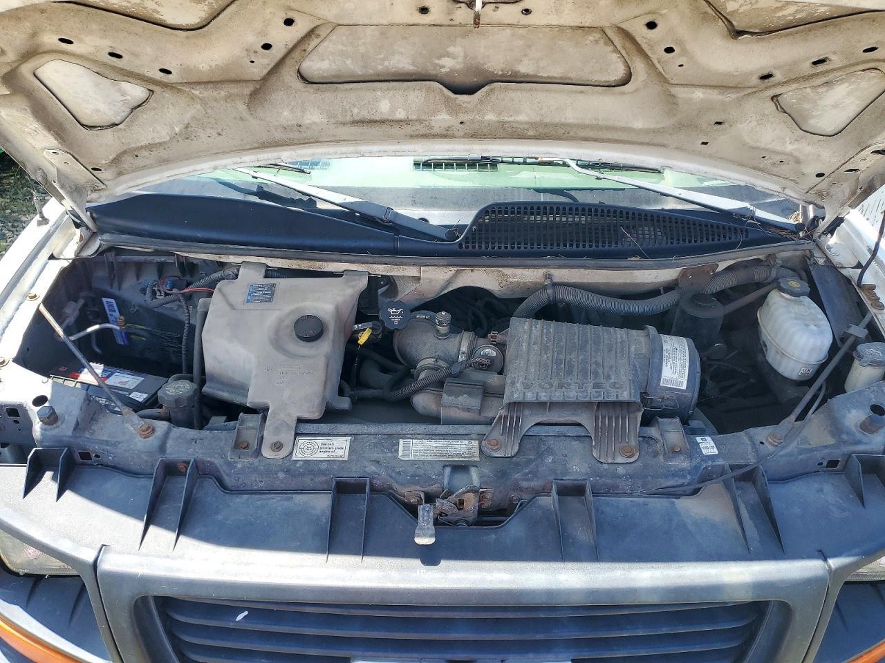2004 GMC Savana Cutaway G3500