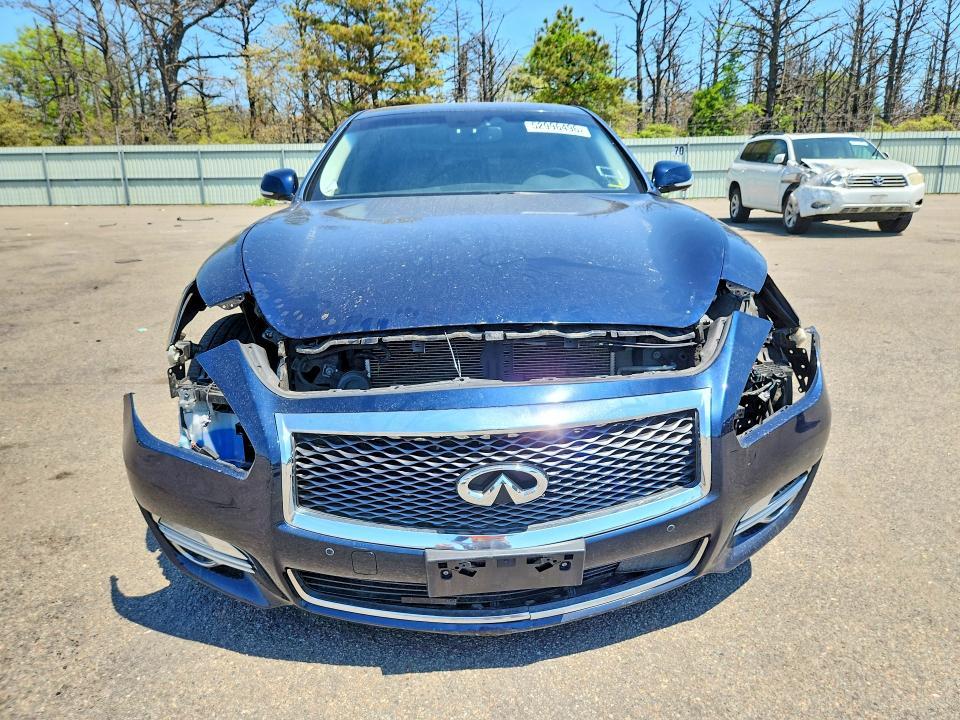 2016 Infiniti Q70 3.7