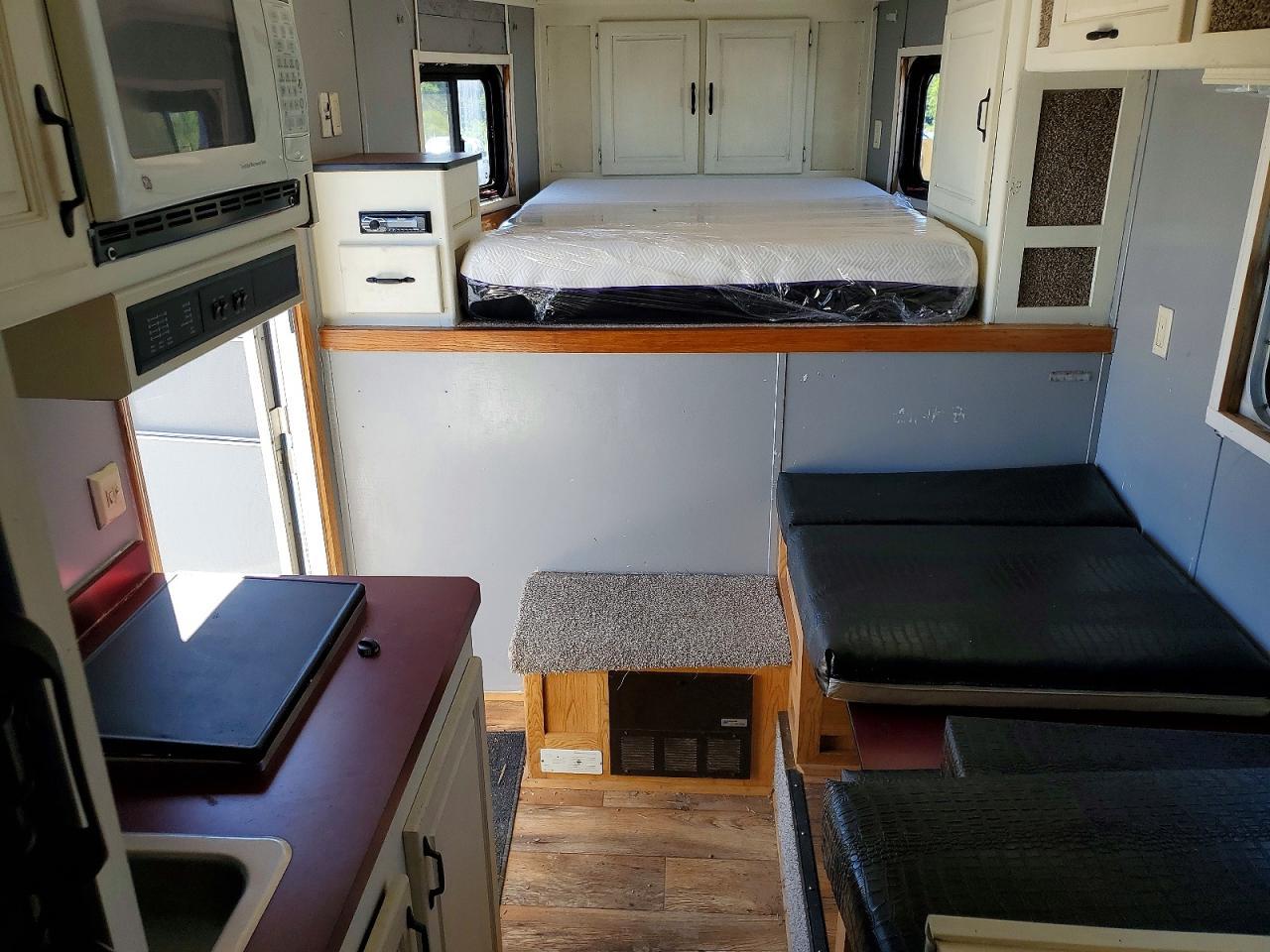 2002 Kiefer Built Inc. 2002 Kiefer Built Horse Trailer