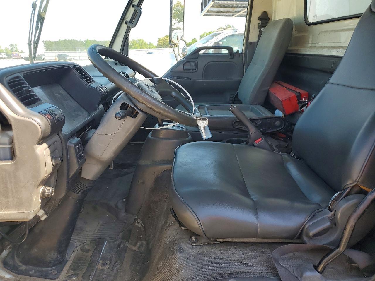 2005 Isuzu NPR-BOX Truck