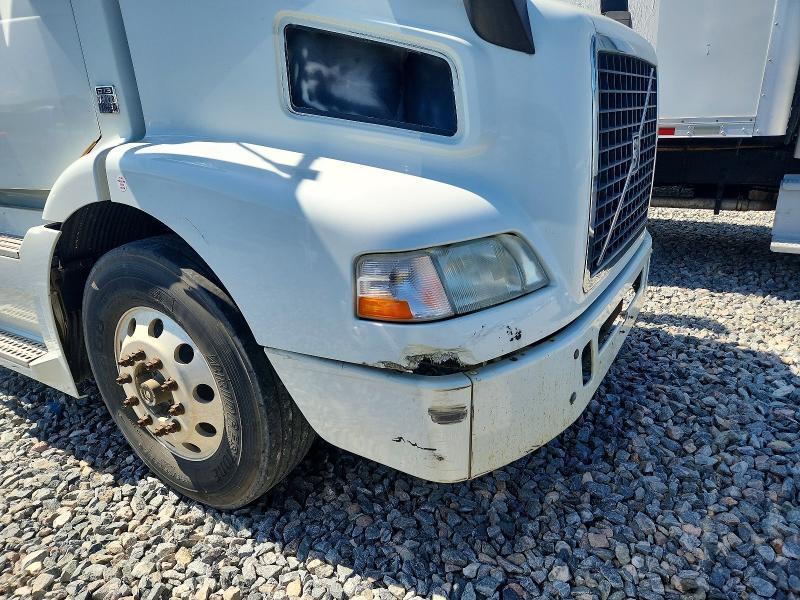 2017 Volvo Vnm Semi Truck