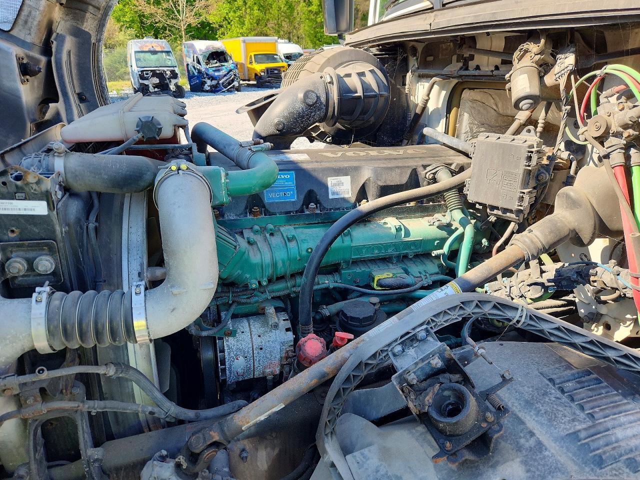 2014 Volvo VNL Semi Truck