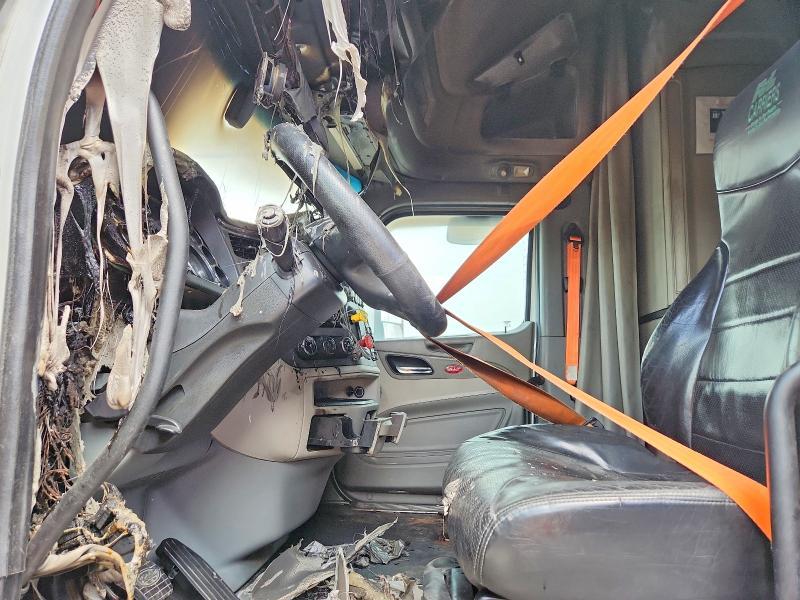 2019 Peterbilt 579 Semi Truck