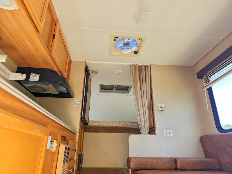 2007 Lance Camper  rv or Camper Camper