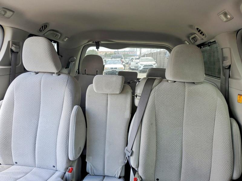 2011 Toyota Sienna le