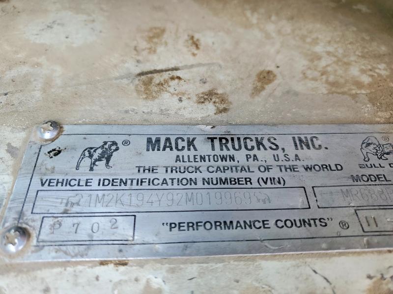 2002 Mack MR688P Refuse Truck