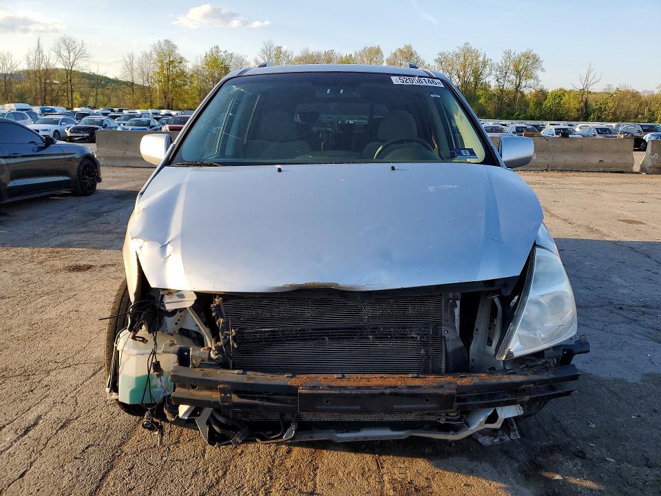 2010 KIA Sedona lx