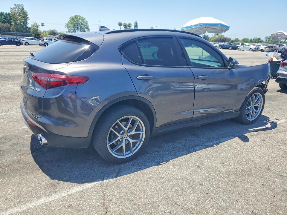 2018 Alfa Romeo Stelvio ti Sport
