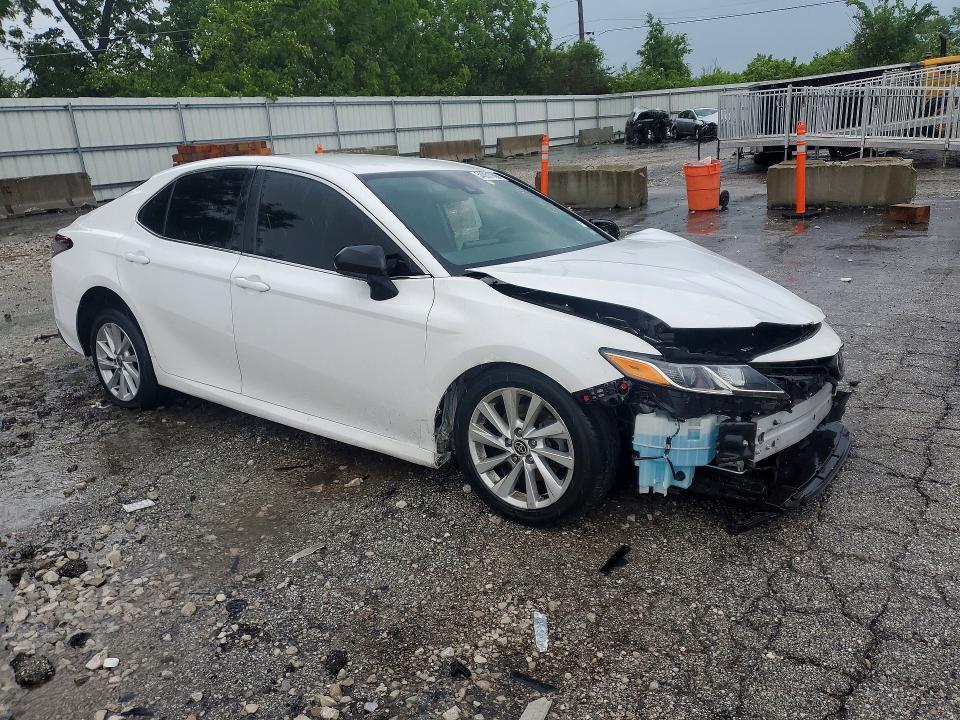 2021 Toyota Camry le