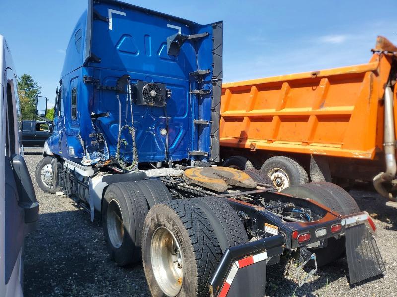 2020 Freigliner 2020 Freightliner Cascadia 126 Semi Truck