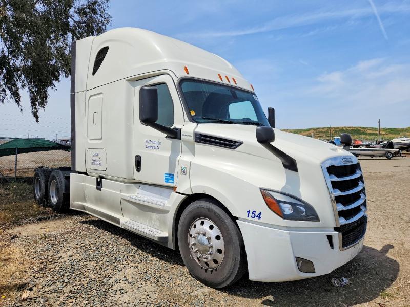 2019 Freightliner Cascadia 126 Semi Truck