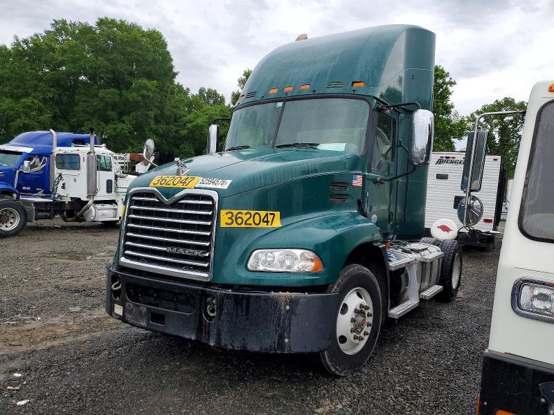 2017 Mack CXU612 Semi Truck