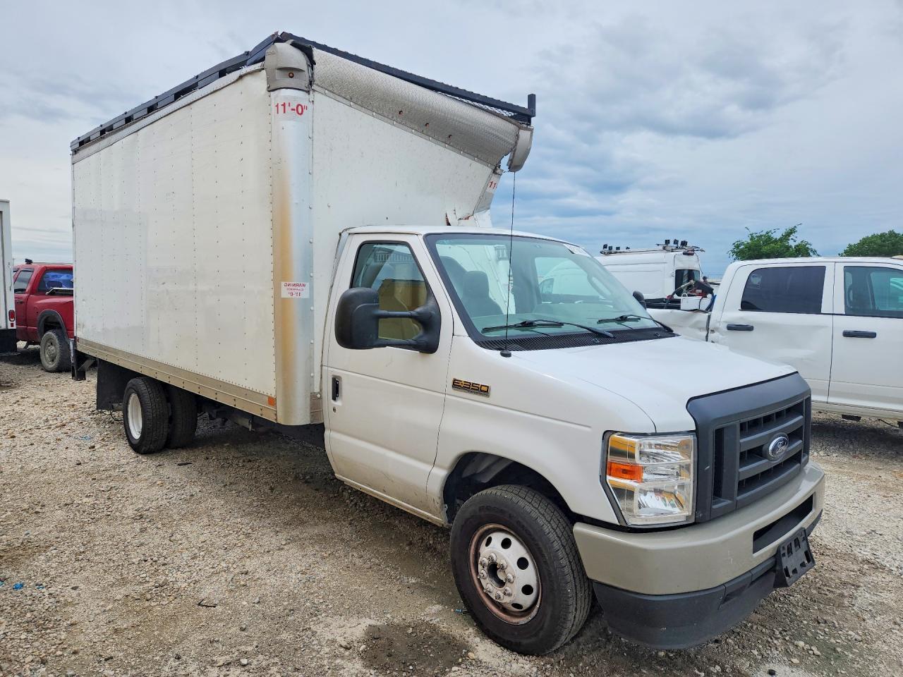 2022 Ford Econoline E350 Super Duty Cutaway Van
