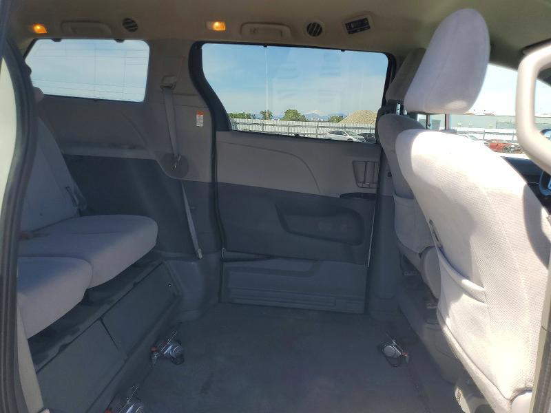 2016 Toyota Sienna le