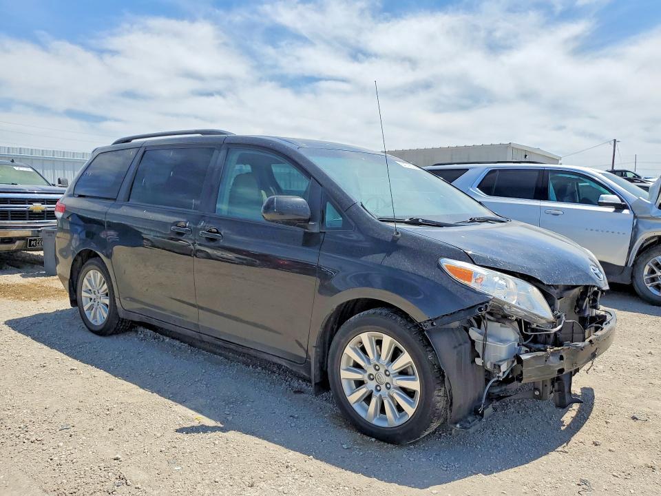 2014 Toyota Sienna xle 7-passenger