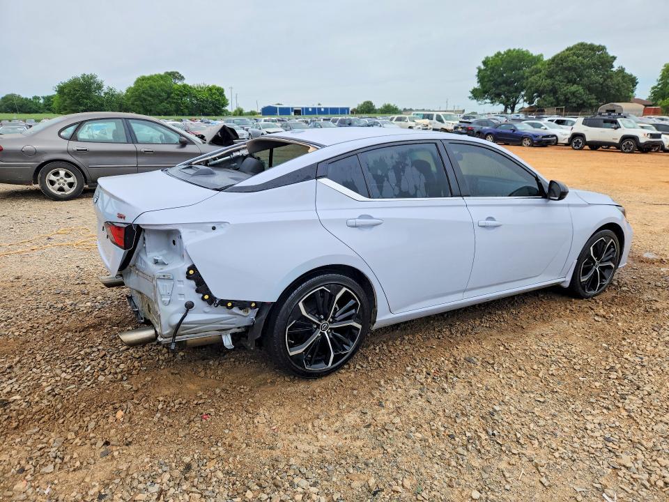 2024 Nissan Altima sr