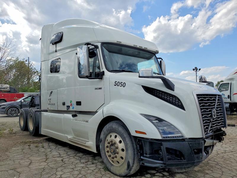 2020 Volvo VNL Semi Truck