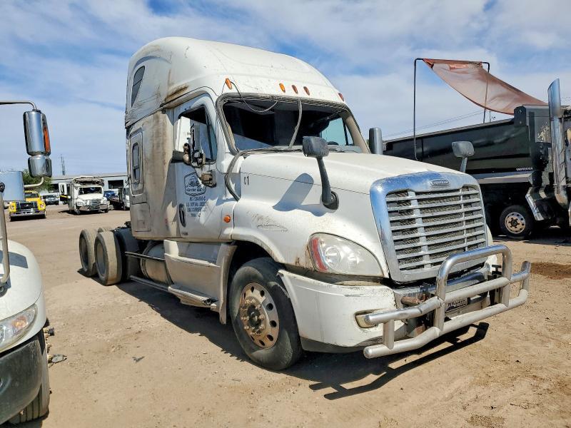 2015 Freightliner Cascadia Semi Truck