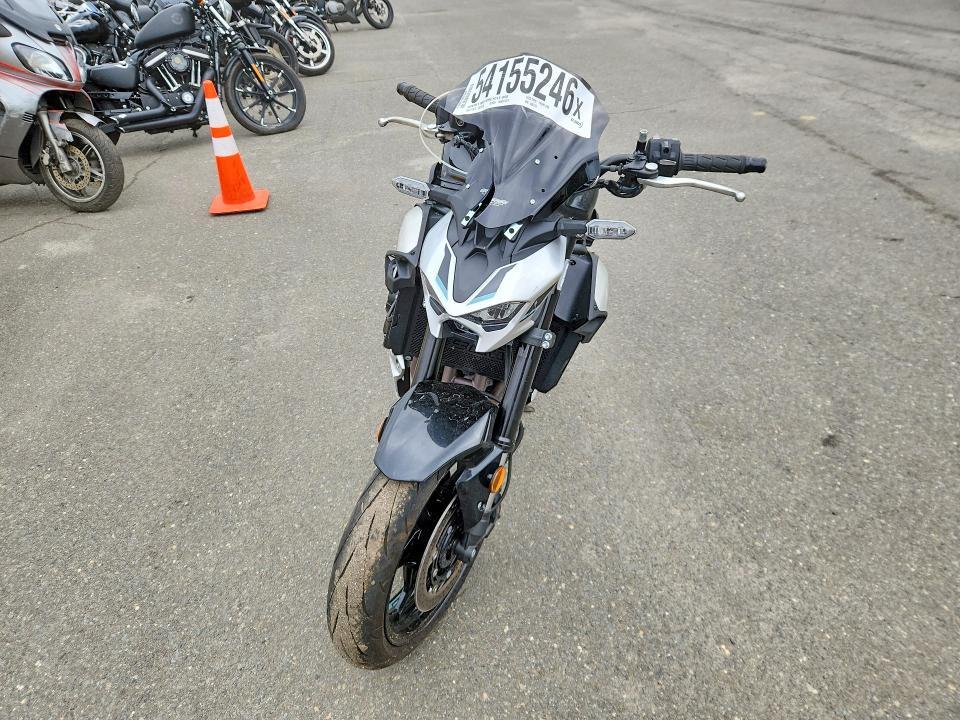 2025 Kawasaki ZR900 S