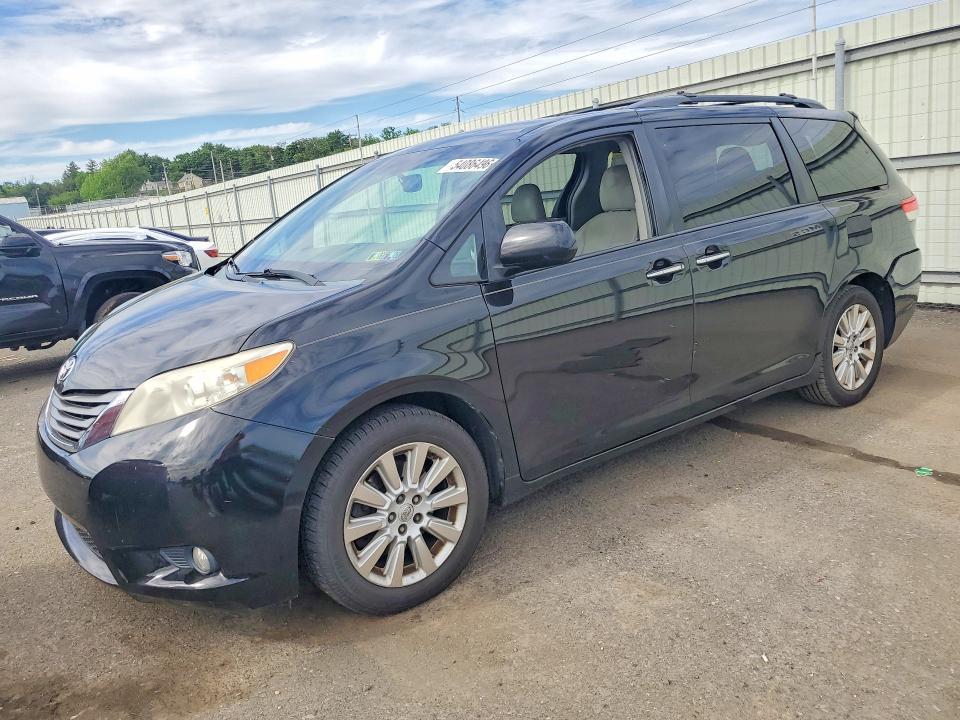 2013 Toyota Sienna xle 7-passenger