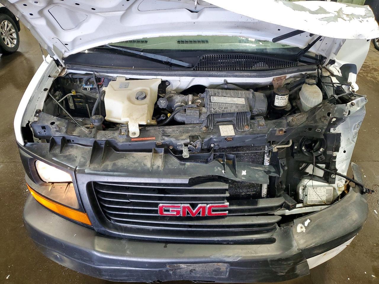 2006 GMC Savana BOX Truck