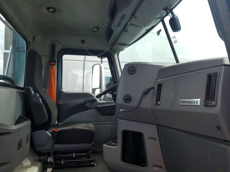 2018 Mack CXU612 Semi Truck
