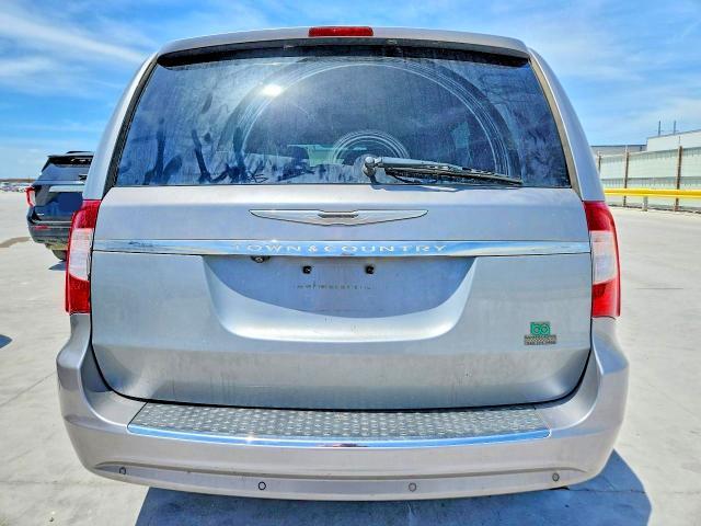 2013 Chrysler Town & Country Touring l