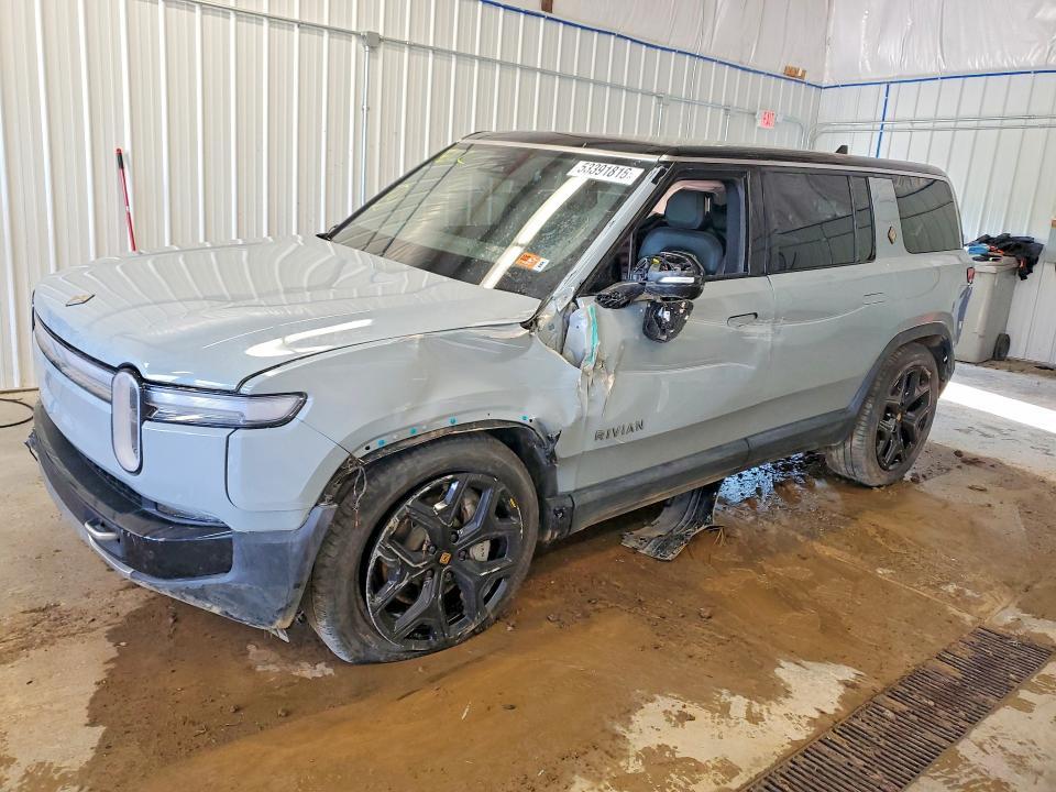2025 Rivian R1S Adventure