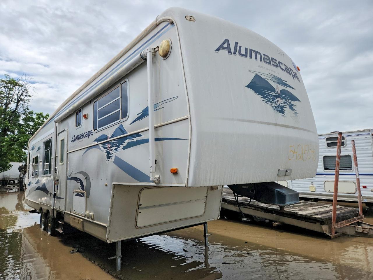 2004 Holiday Rambler Alumascape Camper