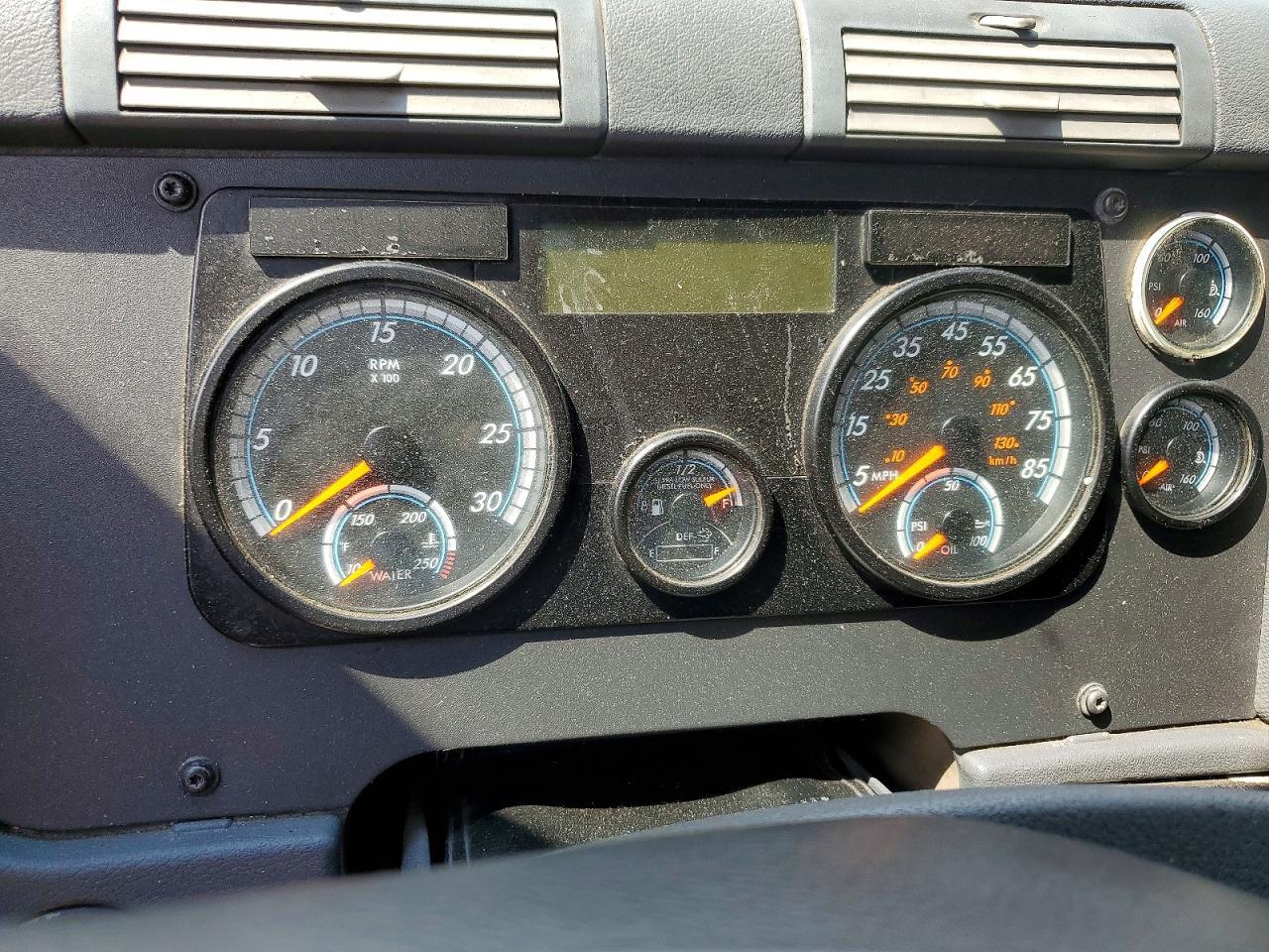 2018 Freightliner Cascadia 125 Semi Truck