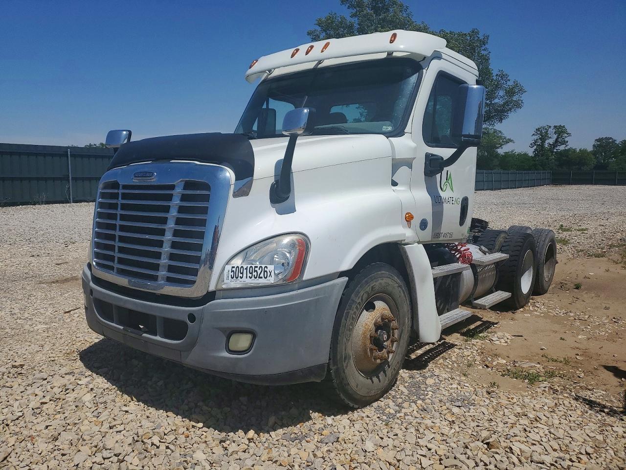 2015 Freightliner Cascadia Semi Truck