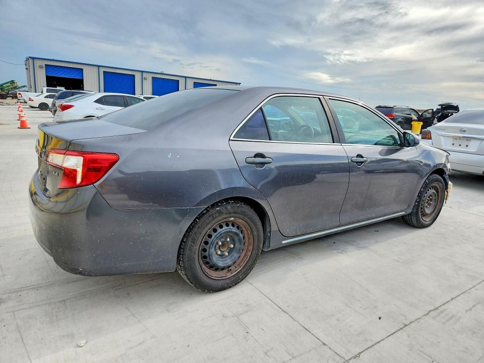 2014 Toyota Camry le